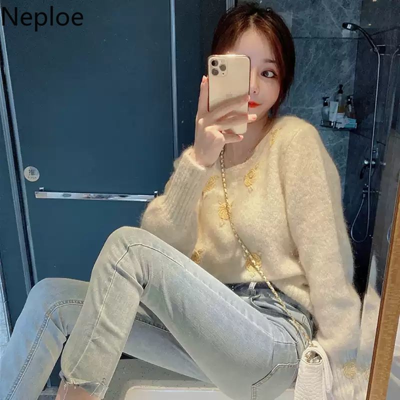 Neploe Korean Woman Sweater Pull Femme Fashion Crochet Embroidery Flower Pullover Vintage Long Sleeve Knit Tops Women Clothes 210422