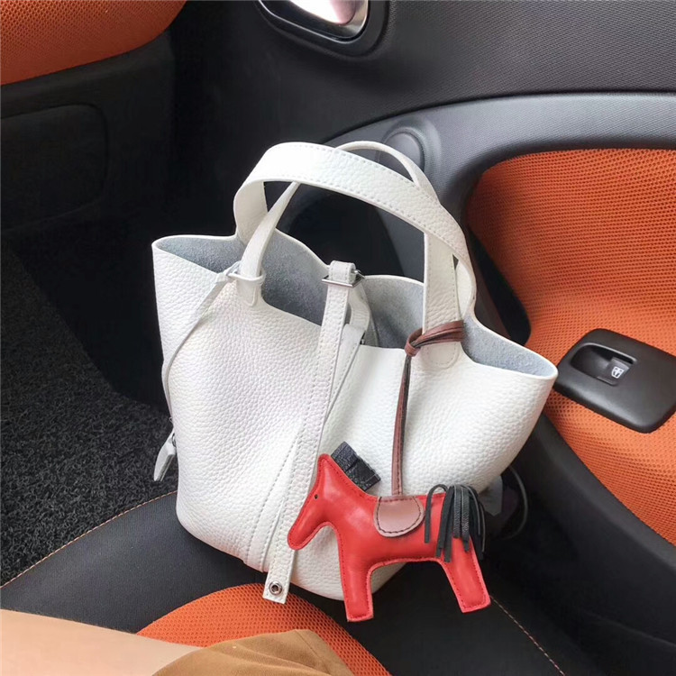 Designer Herme Handbags Vegetable Basket Women's Fashion Popular First Layer Cowhide Hand-held Mother Bucket Bag bb, White
Designer Herme Handbags Vegetable Basket Women's Fashion Popular First Layer Cowhide Hand-held Mother Bucket Bag bb, White
