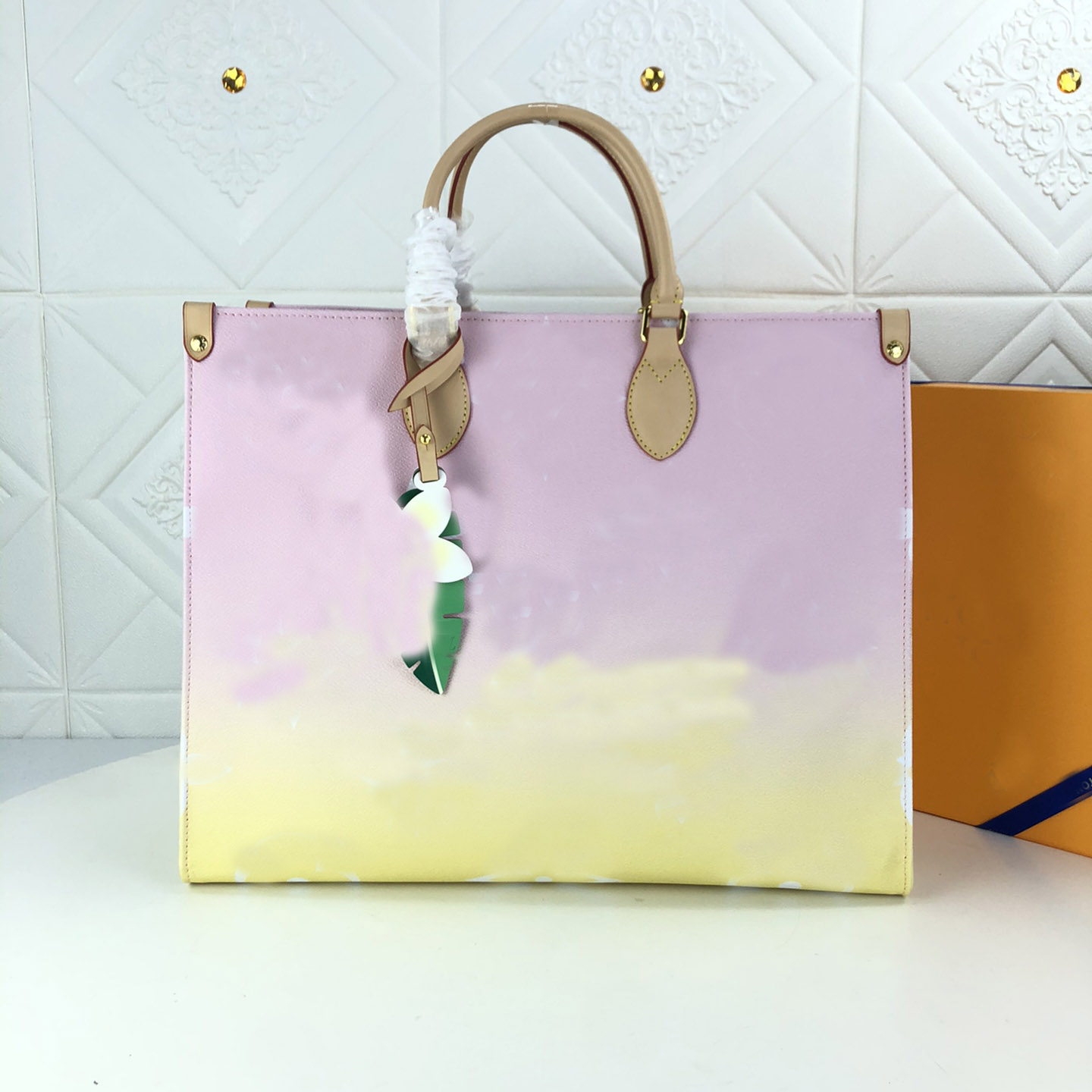 Pink designer totes 2021 women casual large-capacity luxury travel bag European and American fashion handbags ladies classic style design lady gifts
Pink designer totes 2021 women casual large-capacity luxury travel bag European and American fashion handbags ladies classic style design lady gifts