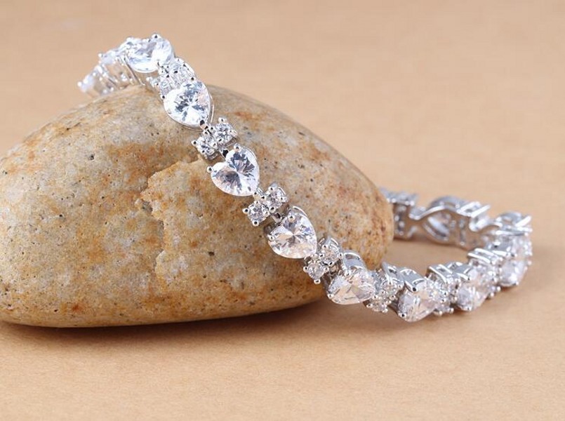 Choucong Brand Unique Luxury Jewelry 18K White Gold Fill Wedding Bracelet Muliti Color 5A Zircon CZ Diamond Gemstones Party Sapphire Heart Women Bangl