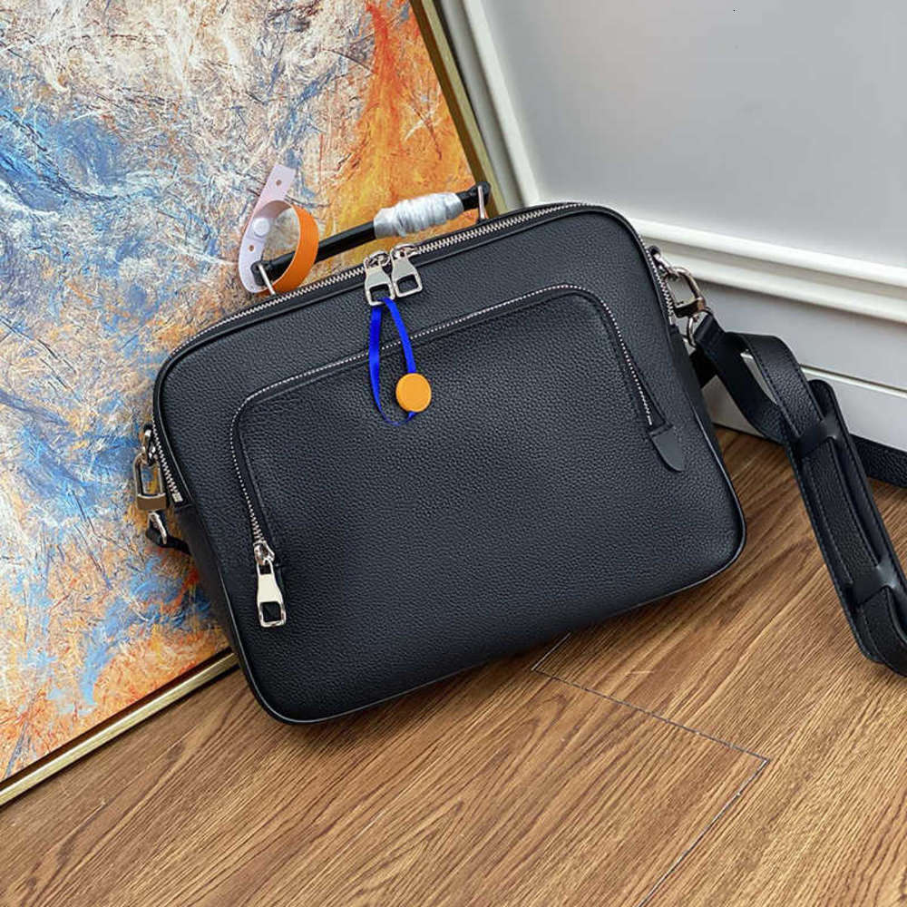 7A+Designers A new shoulder bag M57287 Features zipper front pocket and double sticker pocket inside Removable shoulder straps Multiple carrying modesbag
7A+Designers A new shoulder bag M57287 Features zipper front pocket and double sticker pocket inside Removable shoulder straps Multiple carrying modesbag