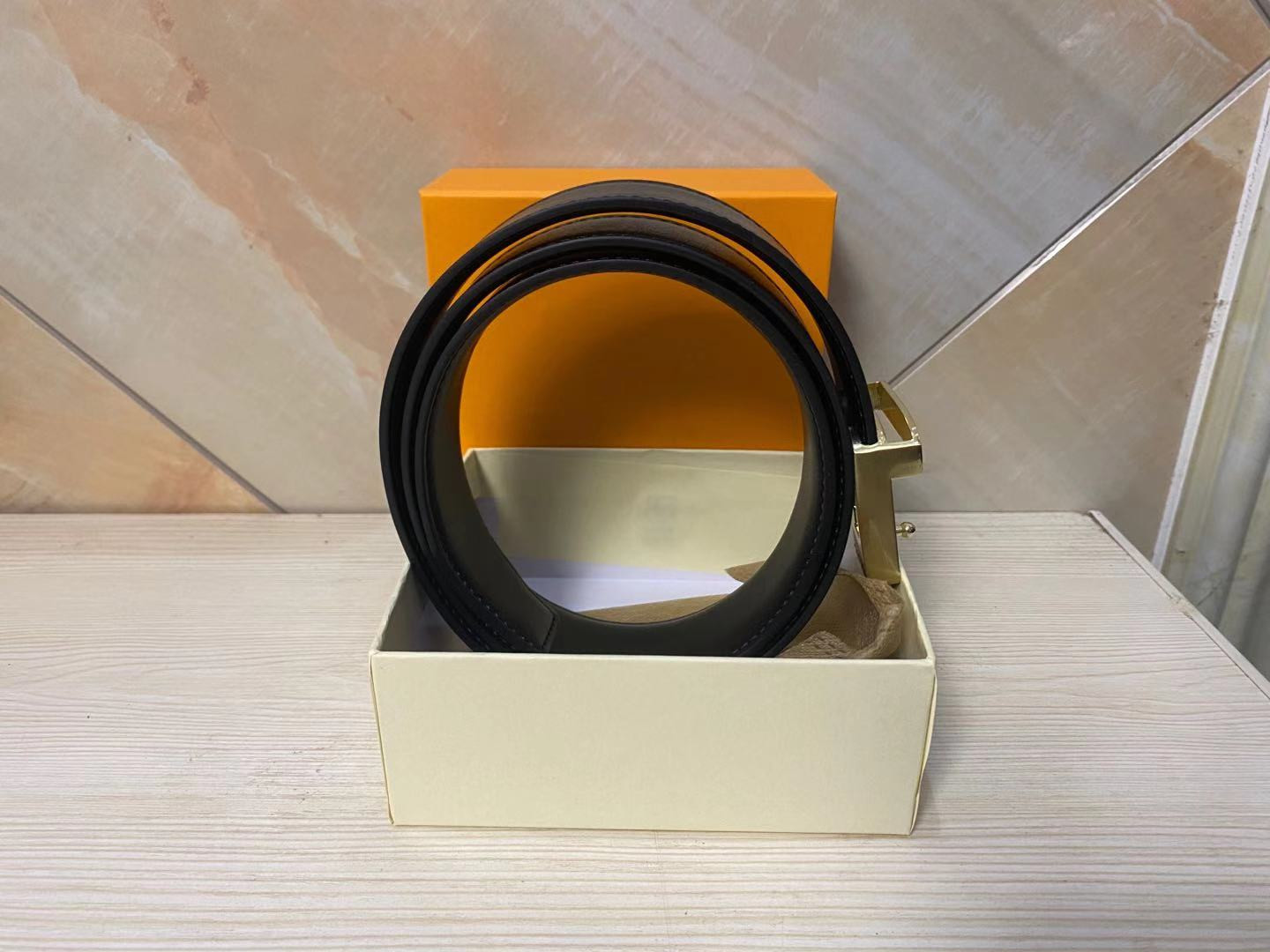 top classic fashion belt wholesale Width 3.8cm Length 105cm-125cm mens belts women belts L and V alloy buckle men designers belts, Black;brown
top classic fashion belt wholesale Width 3.8cm Length 105cm-125cm mens belts women belts L and V alloy buckle men designers belts, Black;brown