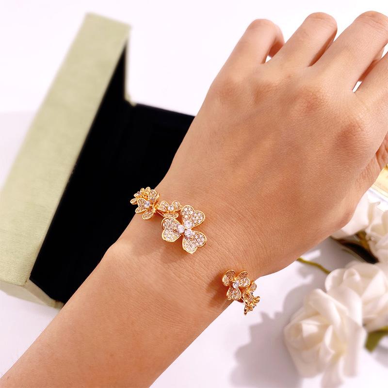 Bangle Full Cubic Zircon Setting Flower Women Cuff Bangles Classic Fashion Gold Color Luxury Bling Lady Statement Gift
Bangle Full Cubic Zircon Setting Flower Women Cuff Bangles Classic Fashion Gold Color Luxury Bling Lady Statement Gift