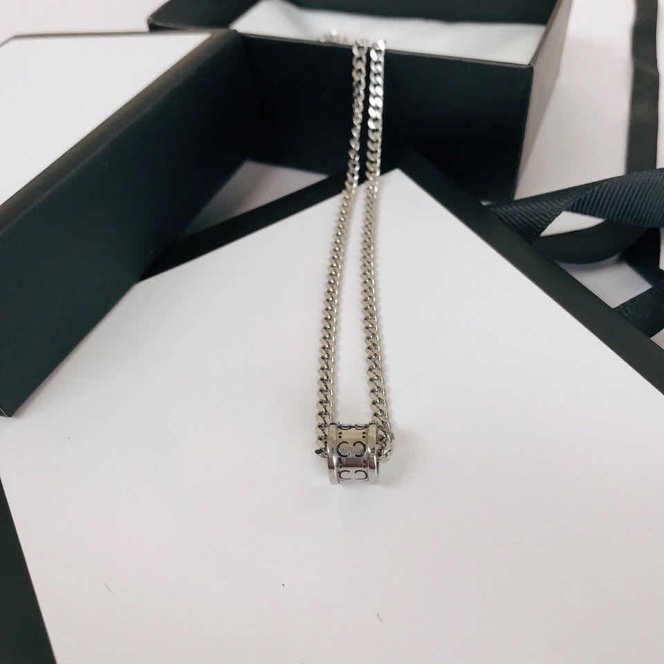 Top quality Fashion Classic Necklace Street Brand Unisex Bracelet Designer Rings Circle Luxury Pendant Necklaces for Man Woman, Silver
Top quality Fashion Classic Necklace Street Brand Unisex Bracelet Designer Rings Circle Luxury Pendant Necklaces for Man Woman, Silver