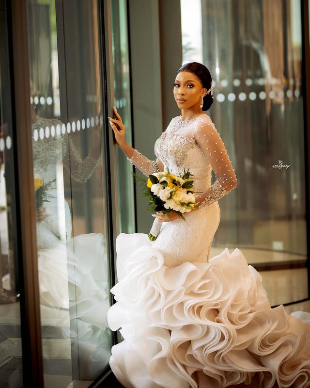 2021 Plus Size Arabic Aso Ebi Lace Crystals Luxurious Wedding Dress Sheer Neck Pearls Beaded Tiers Long Sleeves Bridal Gowns Dress ZJ633