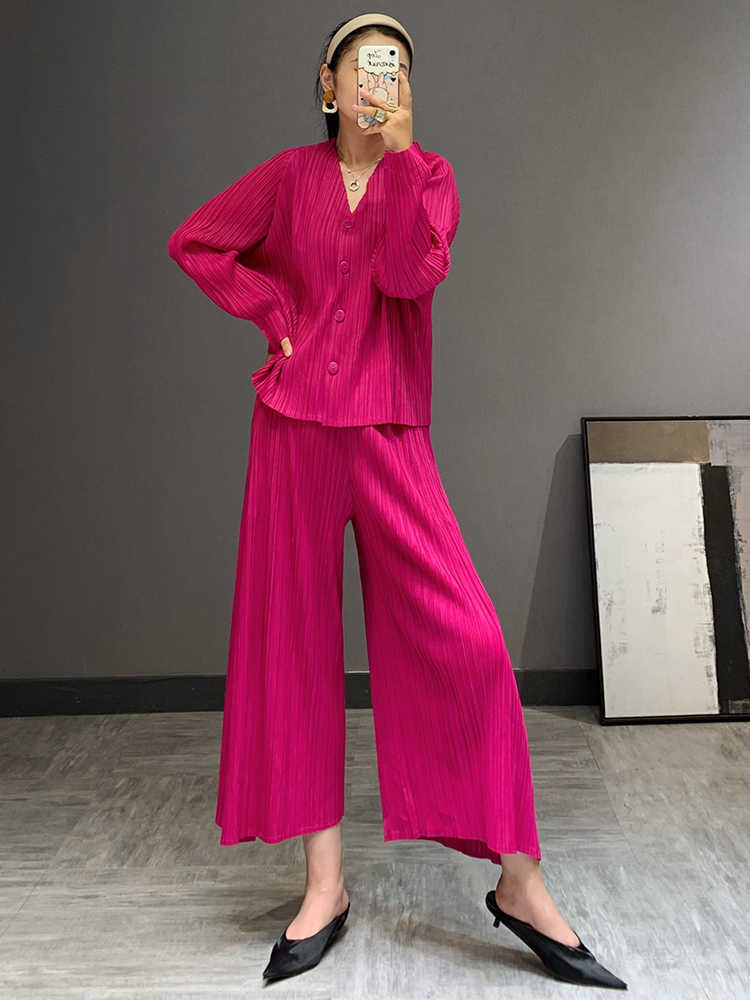 Miyake Pleated Matching Sets Falll Plus Size Suit High Fashion 2 Piece Wide Leg Pants Crop Top Long Sleeve Women Clothing 210930