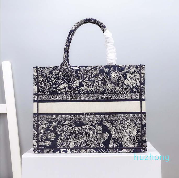 Fashion designer printed woman dinner bag wamen tote bags retro embroidery craft waman hand wrap two sizes, 31
Fashion designer printed woman dinner bag wamen tote bags retro embroidery craft waman hand wrap two sizes, 31