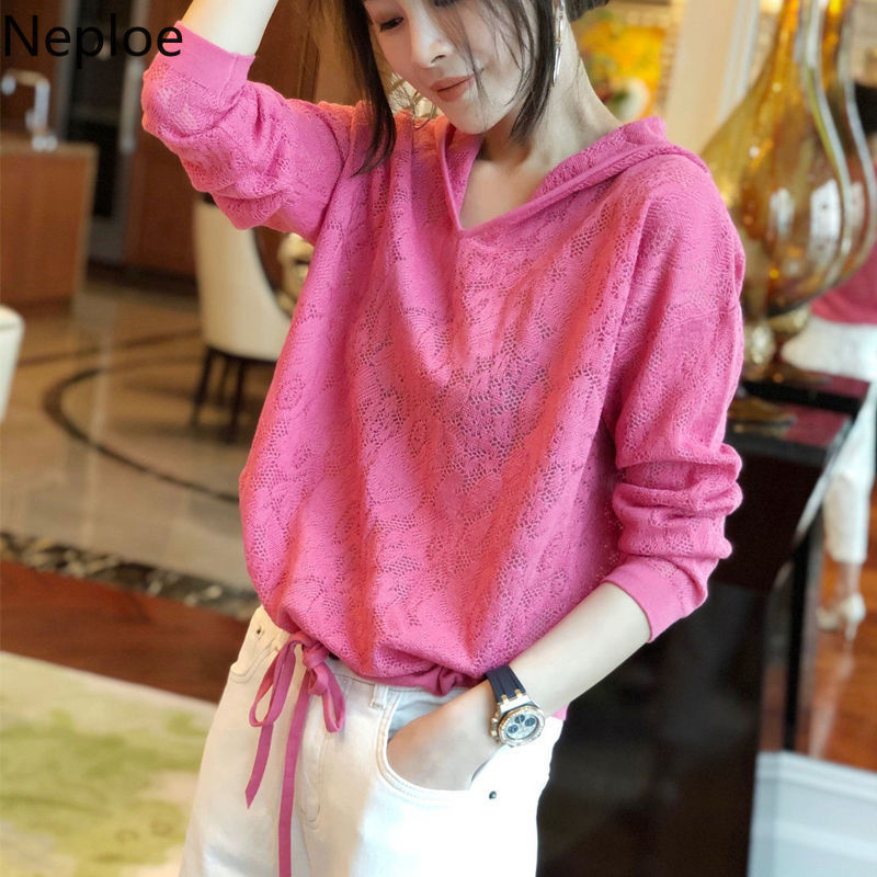 Neploe Summer Loose Blouses Women Chic Hollow Out Lace Jacquard Sunscreen Clothes Shirts Korean Casual Long Sleeve Hooded Tops 210422