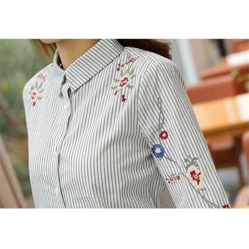 Fashion stripe office lady shirt women blouse long sleeve floral embroidery tops plus size 's clothing blusas D862 30 210506