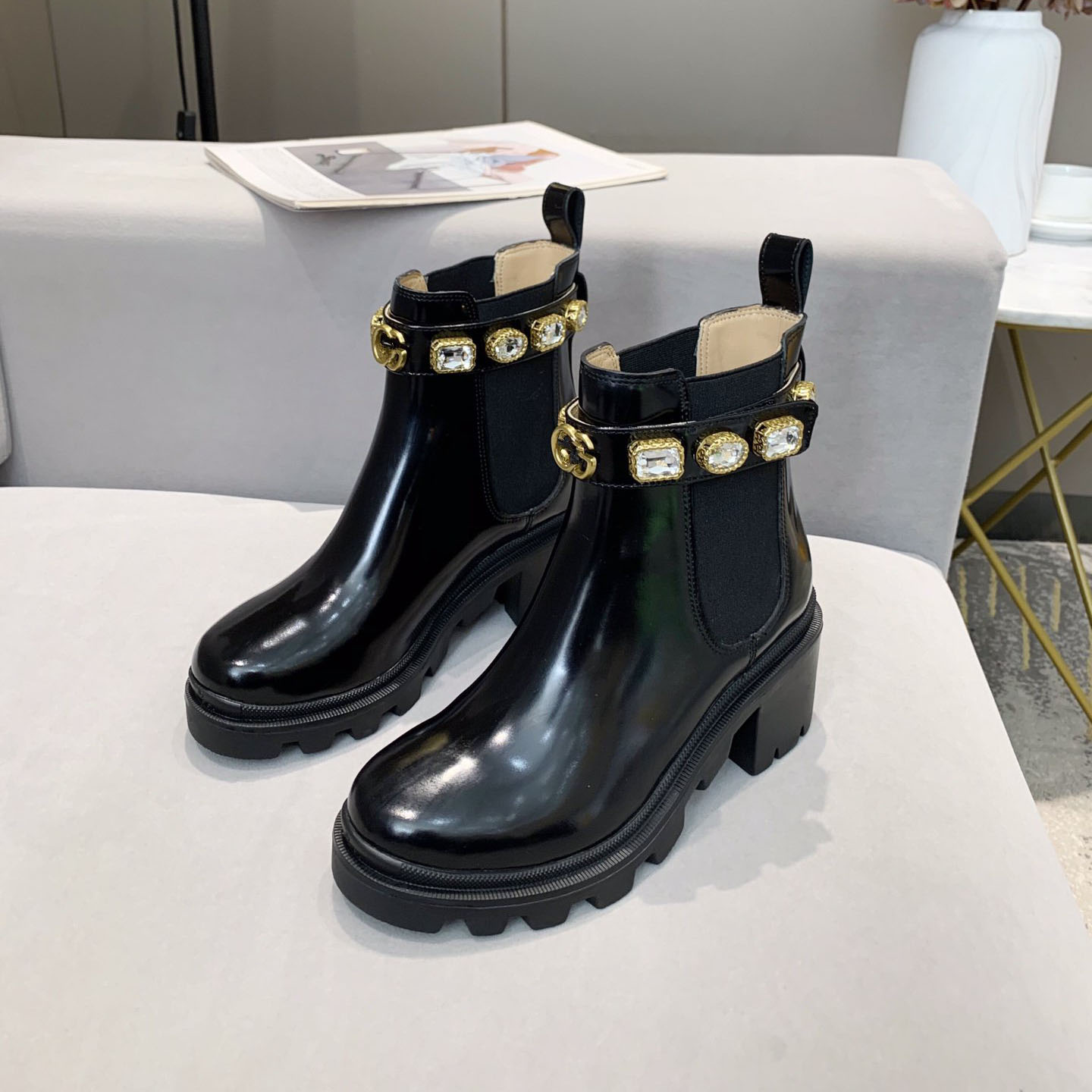 Woman's Leather Shoes buckle Ankle Boots female Chunky Heel Autumn Winter Martin Boot SIZE35-40, Black
Woman's Leather Shoes buckle Ankle Boots female Chunky Heel Autumn Winter Martin Boot SIZE35-40, Black