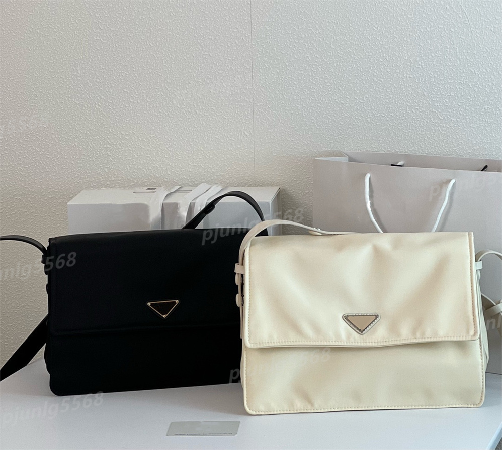 designer bag luxurys cross chain shoulder bag handbag fashion avant-garde men's and women's diagonal bag top Wallet, High quality
designer bag luxurys cross chain shoulder bag handbag fashion avant-garde men's and women's diagonal bag top Wallet, High quality