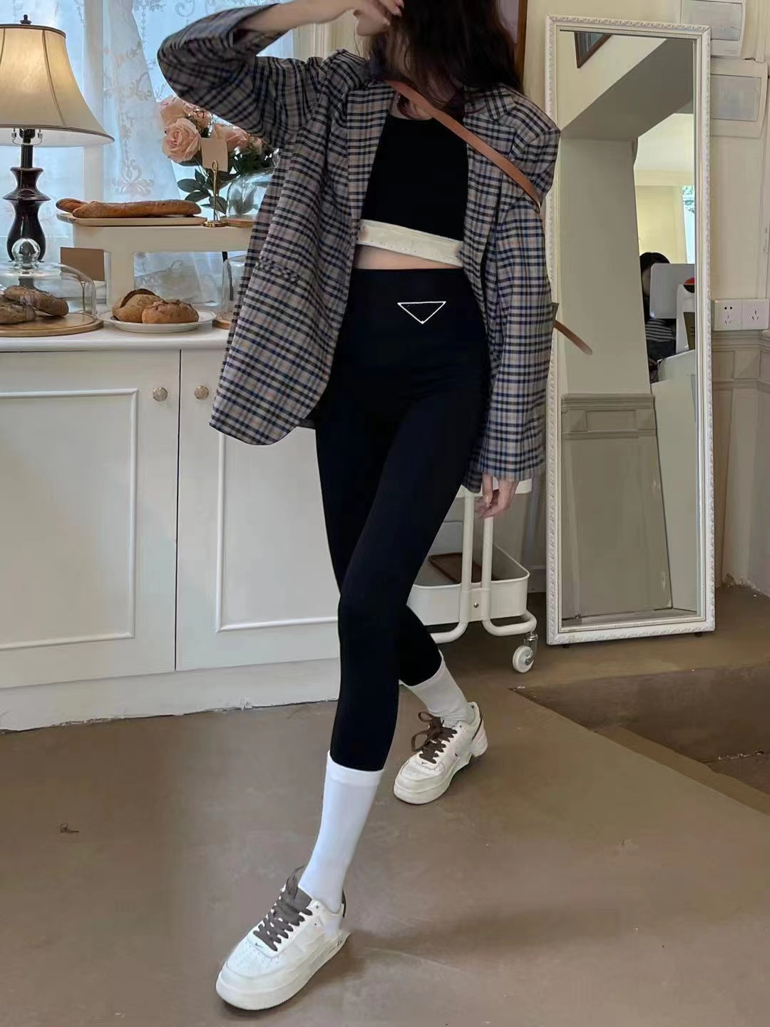 Black Yoga Outfits Shark Skin Leggings Women Wear Summer Thin Kaka with Abdomen and Hips Closed and High Waist Yogas Pant Barbie Nine Point Pants
Black Yoga Outfits Shark Skin Leggings Women Wear Summer Thin Kaka with Abdomen and Hips Closed and High Waist Yogas Pant Barbie Nine Point Pants