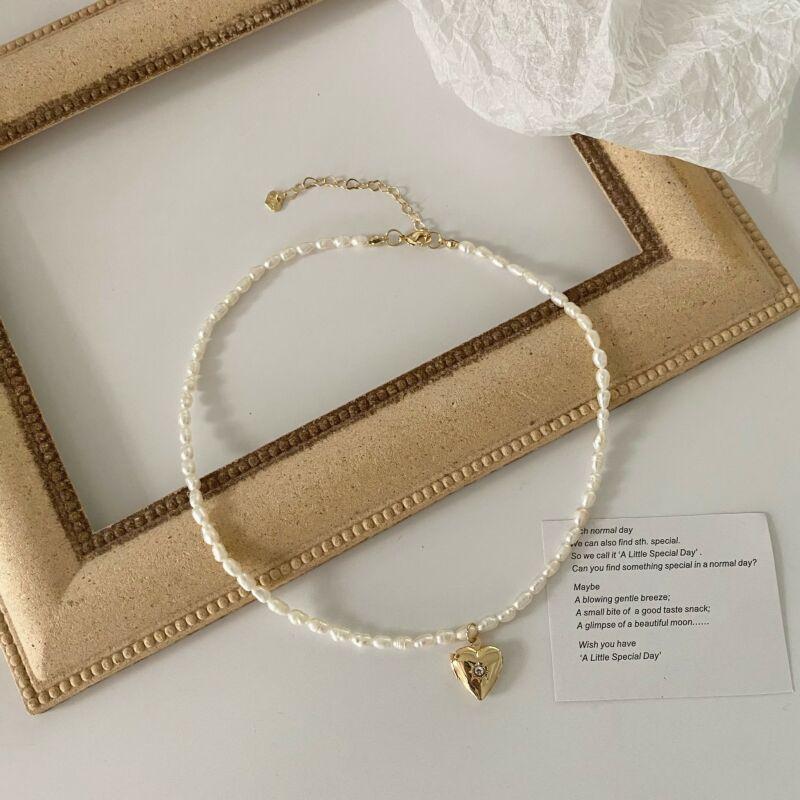 Chokers Natural Freshwater Small Pearl Neck Chain Women Retro Temperament Love Pendant Collarbone Necklace Fashion Atmosphere
Chokers Natural Freshwater Small Pearl Neck Chain Women Retro Temperament Love Pendant Collarbone Necklace Fashion Atmosphere