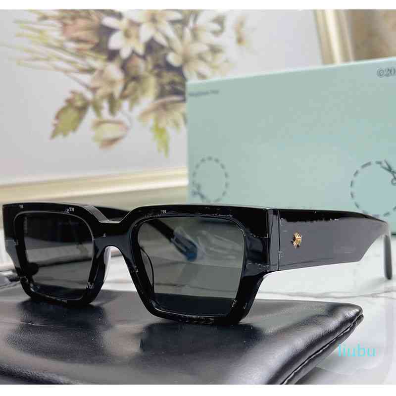 Digner OFF Square Sunglass OMRI010 mens or womens fashion trend classic thick plate black frame with white letter ff glass personality
Digner OFF Square Sunglass OMRI010 mens or womens fashion trend classic thick plate black frame with white letter ff glass personality