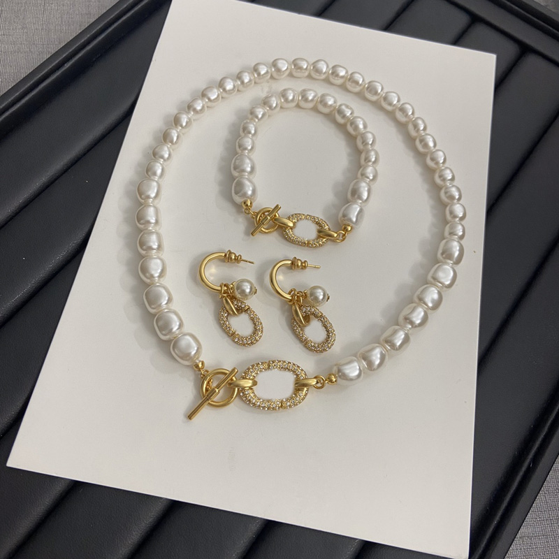 Peal Earrings Designer Bracelets Necklaces Women Necklace letters Luxury Jewelry Set Fashion Love Bracelet brands Gold Chain Link 22021703R, White
Peal Earrings Designer Bracelets Necklaces Women Necklace letters Luxury Jewelry Set Fashion Love Bracelet brands Gold Chain Link 22021703R, White