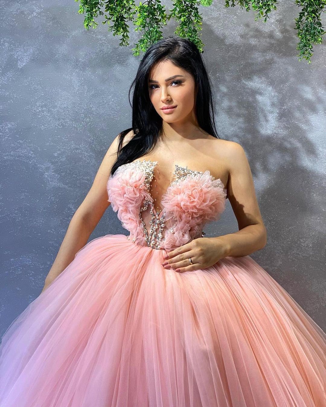 Dusty Pink Princess Quinceanera Dress Perals Beading V Neck Glitter Sequins Ruffles Party Sweet 16 Gown Vestidos De 15 Años