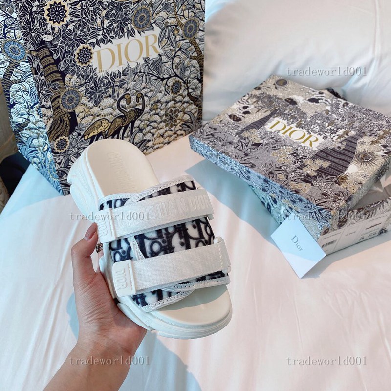 child Luxury slippers two magic stick foaming thick bottom tide novel design, Black
child Luxury slippers two magic stick foaming thick bottom tide novel design, Black