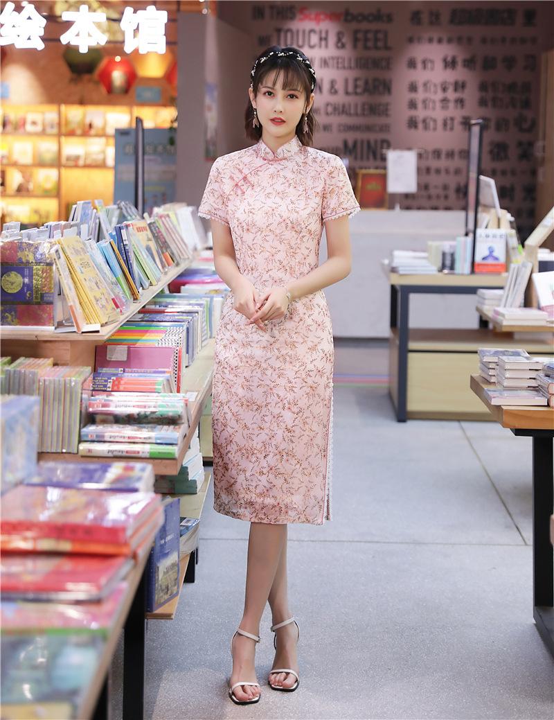 Lady Vintage Lace Floral Short Sleeve Qipao Elegant Women Mandarin Collar Sexy Cheongsam Chinese Dress Vestidos Oversize Ethnic Clothing
Lady Vintage Lace Floral Short Sleeve Qipao Elegant Women Mandarin Collar Sexy Cheongsam Chinese Dress Vestidos Oversize Ethnic Clothing