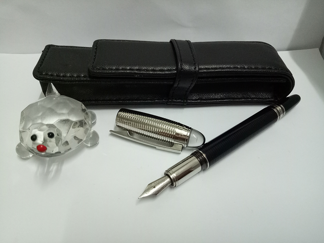 Luxury High quality Fountain Pen Classi top silver down black body with Crystal head for perfect gift office school supplies, Silver-black
Luxury High quality Fountain Pen Classi top silver down black body with Crystal head for perfect gift office school supplies, Silver-black