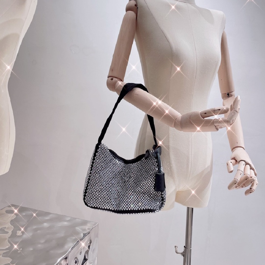 Women's luxury diamond shoulder bag designer classic handbag fashion with inverted triangle blingbling women purse high quality bags
Women's luxury diamond shoulder bag designer classic handbag fashion with inverted triangle blingbling women purse high quality bags