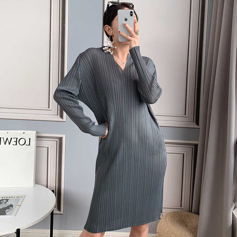 Pleated Dress Women's Autumn Half-Open Collar Solid Slim Full Bottoming Elegant Straight Women 210615, Orange
Pleated Dress Women's Autumn Half-Open Collar Solid Slim Full Bottoming Elegant Straight Women 210615, Orange