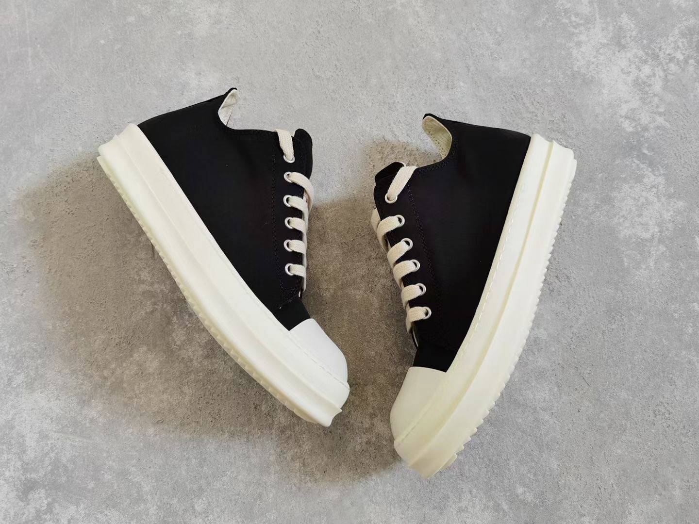 Lace Up quality Boutique trainer ankle Boots luxuy TPU Fragrant sole canvas flats sneakers shoes
Lace Up quality Boutique trainer ankle Boots luxuy TPU Fragrant sole canvas flats sneakers shoes