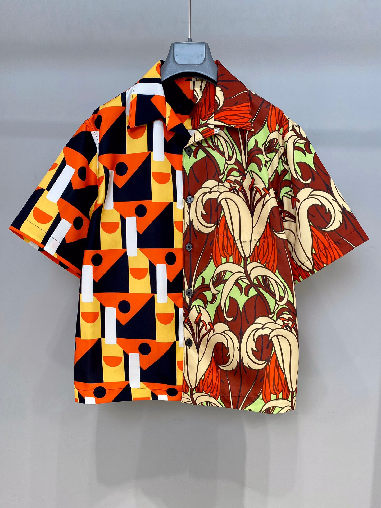 2021 mens t shirts men Women shirt luxury Designers OS size t-shirt triangle lily print summer fashionTees high quality Casual short sleeves, Extra shipping postage/no ship
2021 mens t shirts men Women shirt luxury Designers OS size t-shirt triangle lily print summer fashionTees high quality Casual short sleeves, Extra shipping postage/no ship