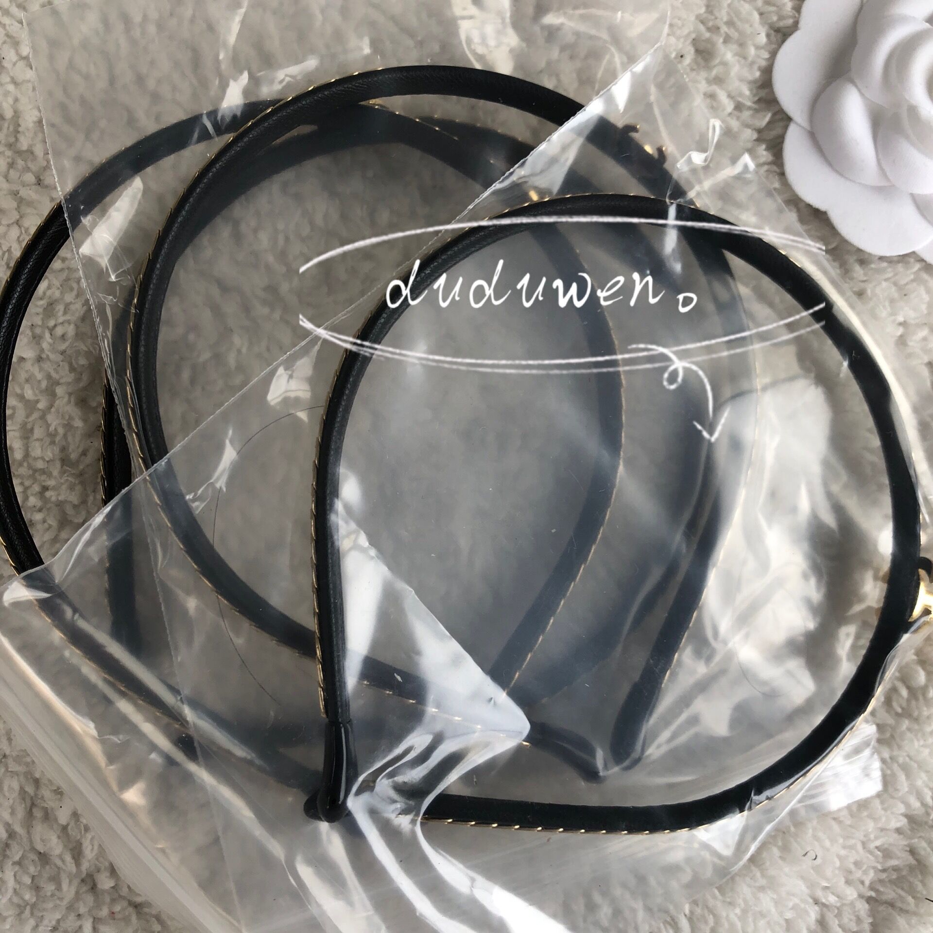 Party gift PU fashion hair clasp classic Hair Accessories chain headband with dust bag including V cards
Party gift PU fashion hair clasp classic Hair Accessories chain headband with dust bag including V cards