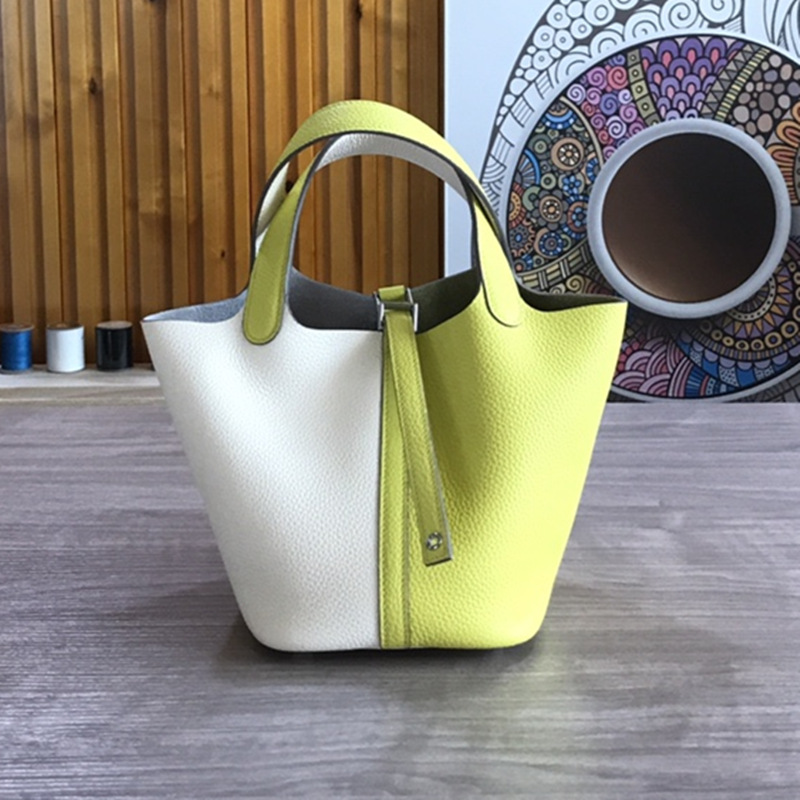 vegetable basket handbag hand wax sewing high-end design leather TC18 litchi pattern bucket bag C22 Color matching of white and yellow
vegetable basket handbag hand wax sewing high-end design leather TC18 litchi pattern bucket bag C22 Color matching of white and yellow