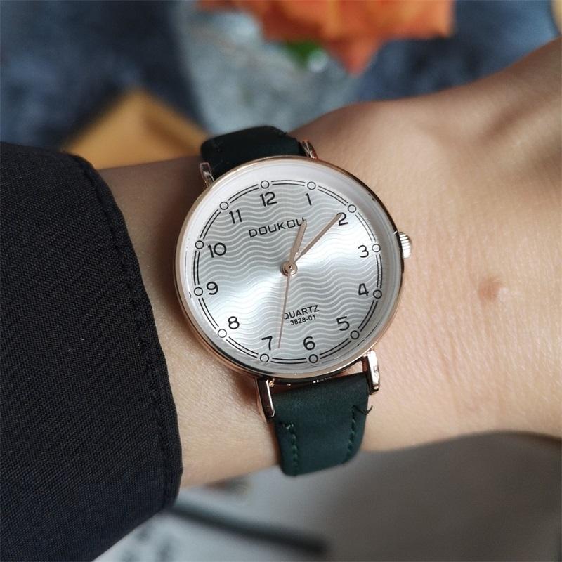 Wristwatches Simple Number Women Fashion Watches Wave Dial Design Casual Ladies Leather Black Woman Quartz Clock Gifts, Red
Wristwatches Simple Number Women Fashion Watches Wave Dial Design Casual Ladies Leather Black Woman Quartz Clock Gifts, Red