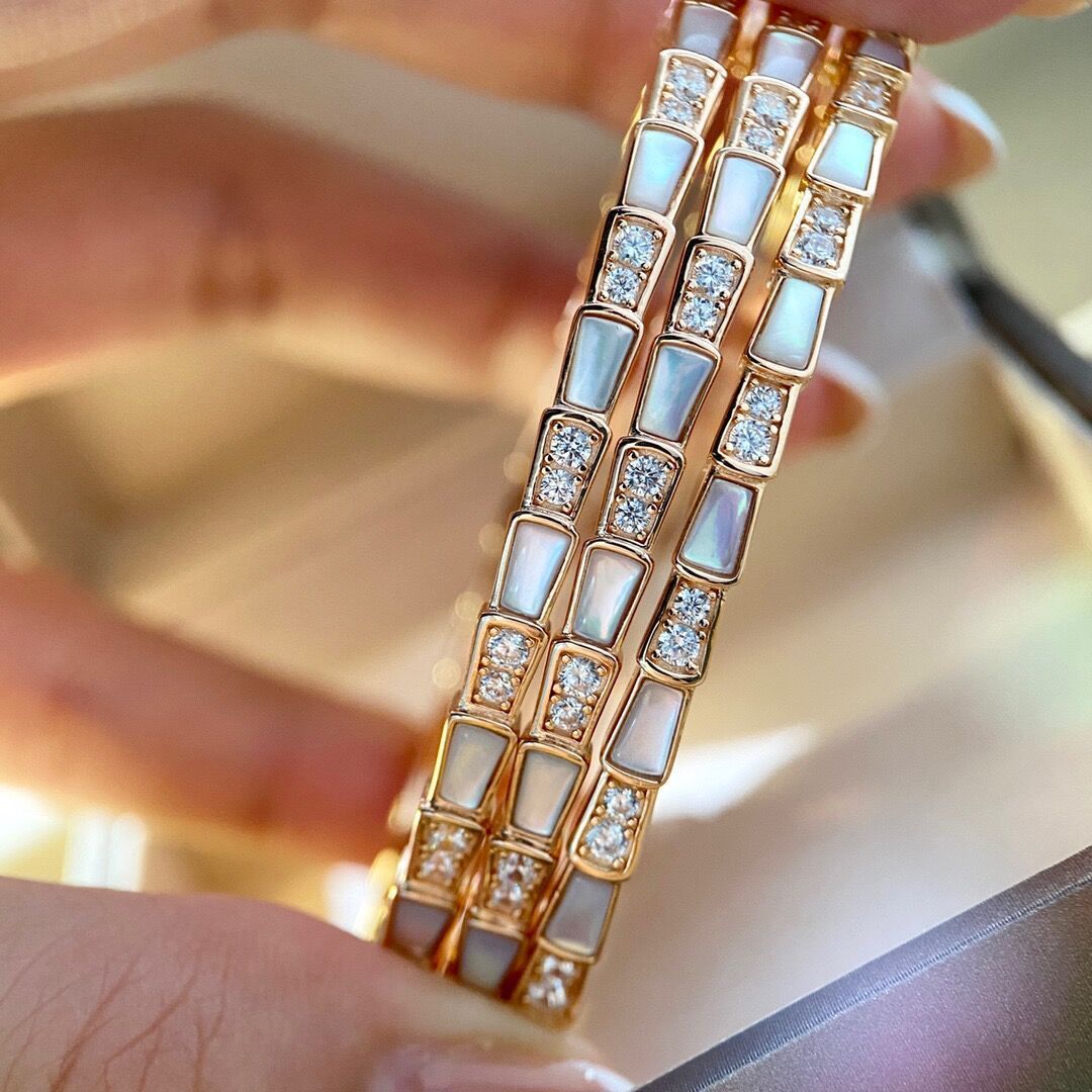 Baojia Natural White Fritillaria Shell Snake 925 Sterling Silver Plated 18k Rose Gold Women's Snake Bone Seiko Bracelet
Baojia Natural White Fritillaria Shell Snake 925 Sterling Silver Plated 18k Rose Gold Women's Snake Bone Seiko Bracelet