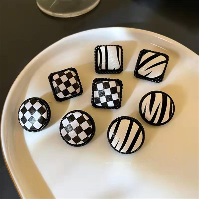 Stud Round Checkerboard Earrings For Women Zebra Leopard Pattern Circle Korean Jewelry Gift, Golden;silver
Stud Round Checkerboard Earrings For Women Zebra Leopard Pattern Circle Korean Jewelry Gift, Golden;silver