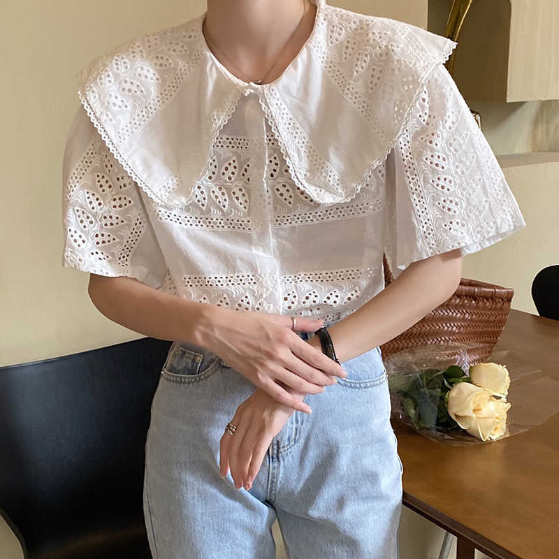 Korejpaa Women Blouses Summer Korea Chic Retro Elegant Doll Collar Openwork Lace Stitching Loose Joker Short-sleeved Shirt 210526