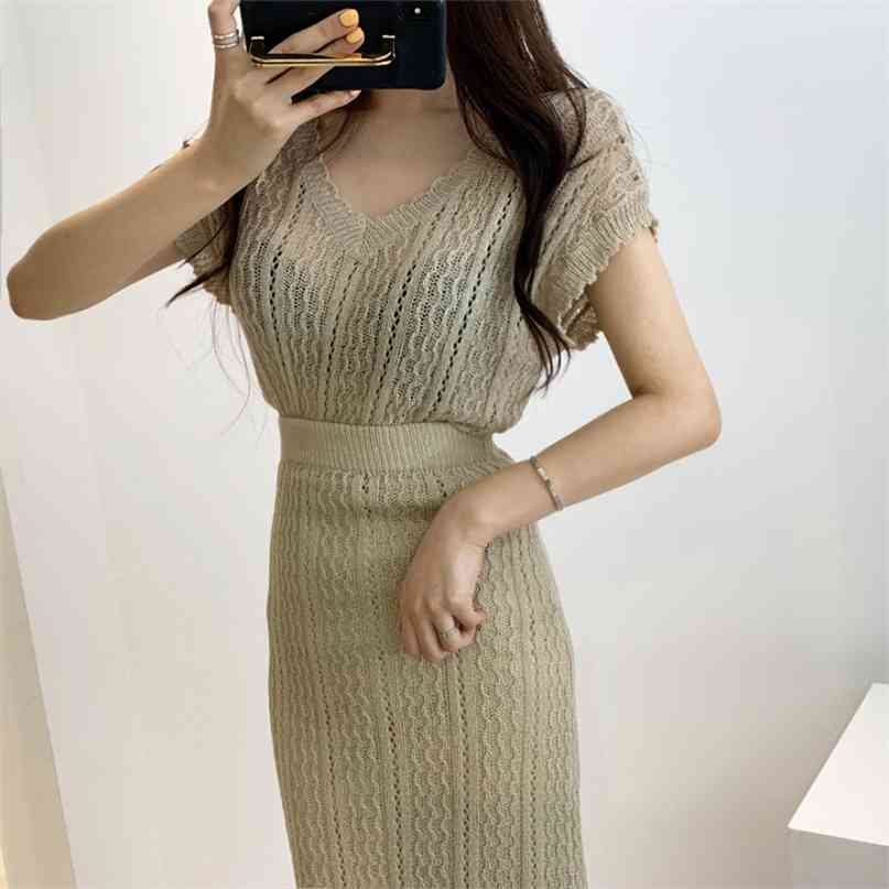 Elegant Women's Knitted Two Piece Set Summer V Neck Short Sleeve Pullover Top and Elastic Waist Midi Pencil Skirt Suits 210603, Black
Elegant Women's Knitted Two Piece Set Summer V Neck Short Sleeve Pullover Top and Elastic Waist Midi Pencil Skirt Suits 210603, Black