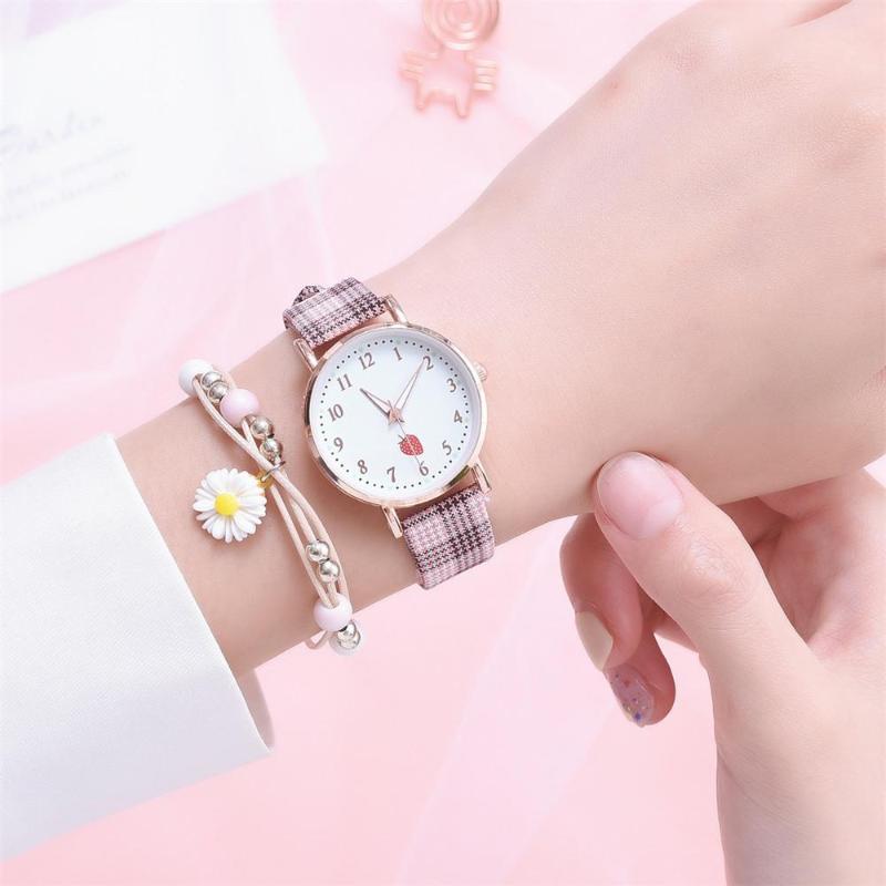 Wristwatches Luxury Fashion Women Watches Elegant Ladies Quartz Strawberry Design Simple Woman Watch Vintage Leather Strap Clock, Brown