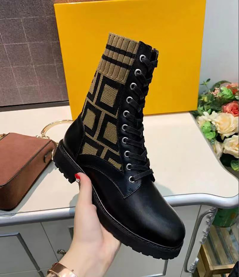 100%leather 2021 classic designer luxury women's boots Martin Knight chunky soled check sizes 35-41, Separate 1 shoe box
100%leather 2021 classic designer luxury women's boots Martin Knight chunky soled check sizes 35-41, Separate 1 shoe box