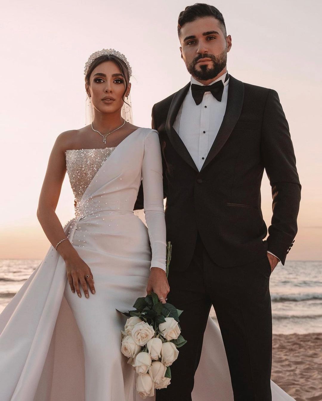 Sequined Mermaid Wedding Dress One Shoulder Long Sleeve Bridal Gowns robes de mariée Sparkly Beading Bride Dresses