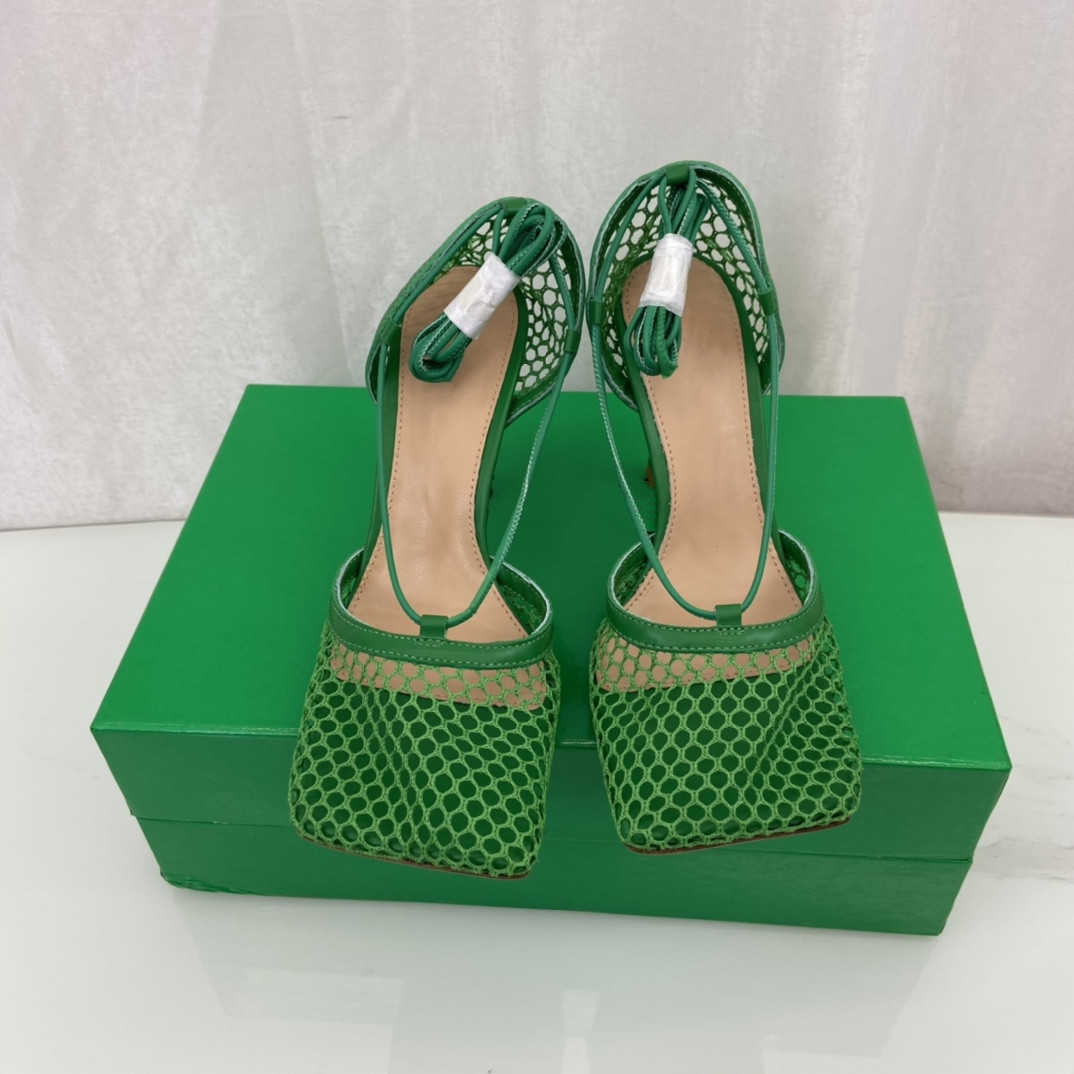 2021 fashion luxury designer mesh strap with high heel square sandals is a must for sexy girls in summerIncluding boxes and bags, Custom style
2021 fashion luxury designer mesh strap with high heel square sandals is a must for sexy girls in summerIncluding boxes and bags, Custom style