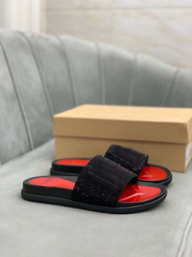 High quality shoe for Men's Spiked Slippers Red Bottom Sandals Rubber Shoes Pool Fun Sport rivets Slide Slider Slip-on Flop platform Comfortable beach flip-flops
High quality shoe for Men's Spiked Slippers Red Bottom Sandals Rubber Shoes Pool Fun Sport rivets Slide Slider Slip-on Flop platform Comfortable beach flip-flops