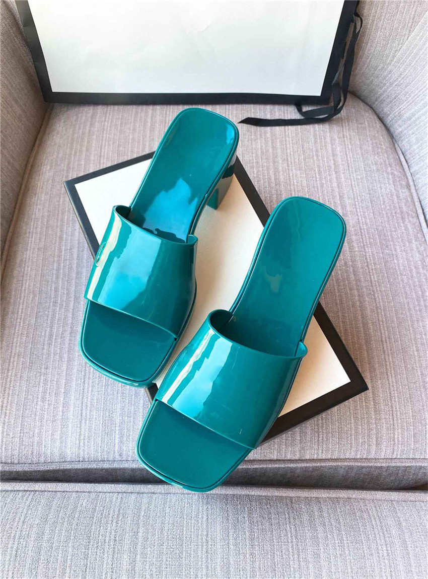 2021 Designer woman Fashion Beach Thick bottom slippers platform Alphabet lady Sandals Leather rubber High heel slides slipper, Black
2021 Designer woman Fashion Beach Thick bottom slippers platform Alphabet lady Sandals Leather rubber High heel slides slipper, Black