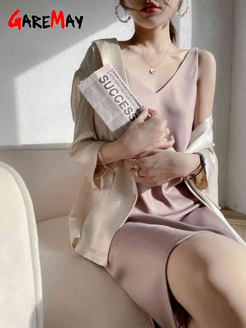 White Sleeveless Women's Summer Dress V Neck Elegant Knee Length Silk Satin Casual Spaghetti Strap es 210428