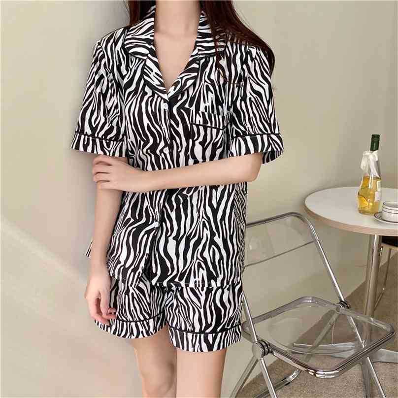 Retro Leopard Cute Sweet Pajamas Nightwear Soft Sleepwear Women Home Chic Loose Vintage Two Piece Suit Sets 210525
Retro Leopard Cute Sweet Pajamas Nightwear Soft Sleepwear Women Home Chic Loose Vintage Two Piece Suit Sets 210525