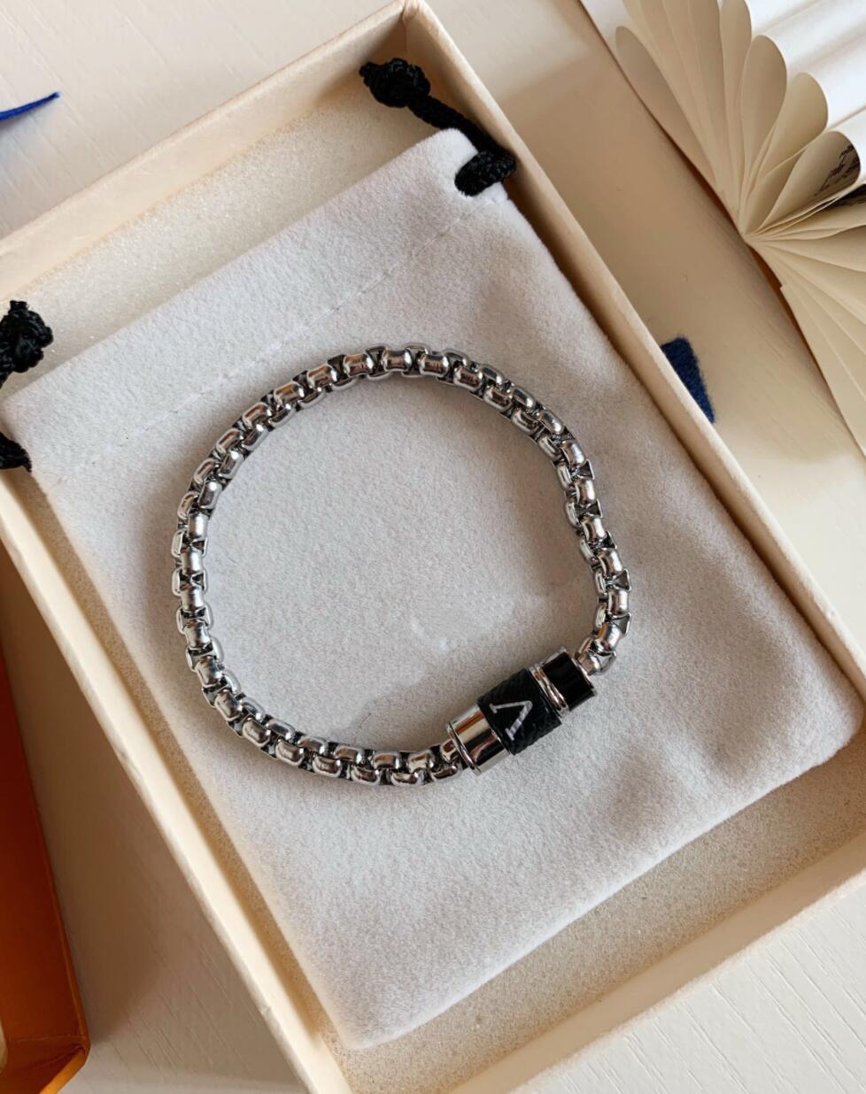 Europe America Style Men Lady Women Silver-Color Metal Thick Chain Bracelet With Wrap V Initials Leather Charm M63107, Golden;silver
Europe America Style Men Lady Women Silver-Color Metal Thick Chain Bracelet With Wrap V Initials Leather Charm M63107, Golden;silver
