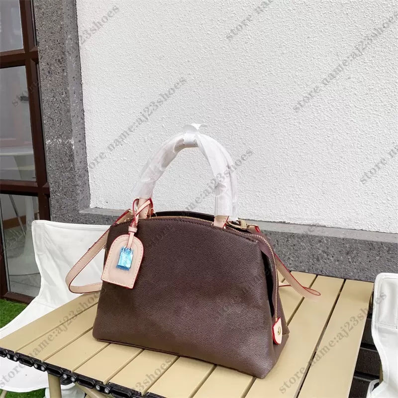 PETIT PALAIS Noir/Beige Luxurys designers Bags Embossed grained leather Padlock Cross Body Bag GRAND PALAIS Shoulder Bags, 03
PETIT PALAIS Noir/Beige Luxurys designers Bags Embossed grained leather Padlock Cross Body Bag GRAND PALAIS Shoulder Bags, 03