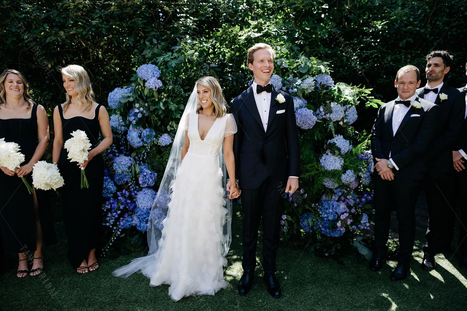 Bohemian Country Wedding Dresses with Cap Sleeve 2022 V-neck Handmade Butterfly Outdoor Beach Pleats Bridal Gowns