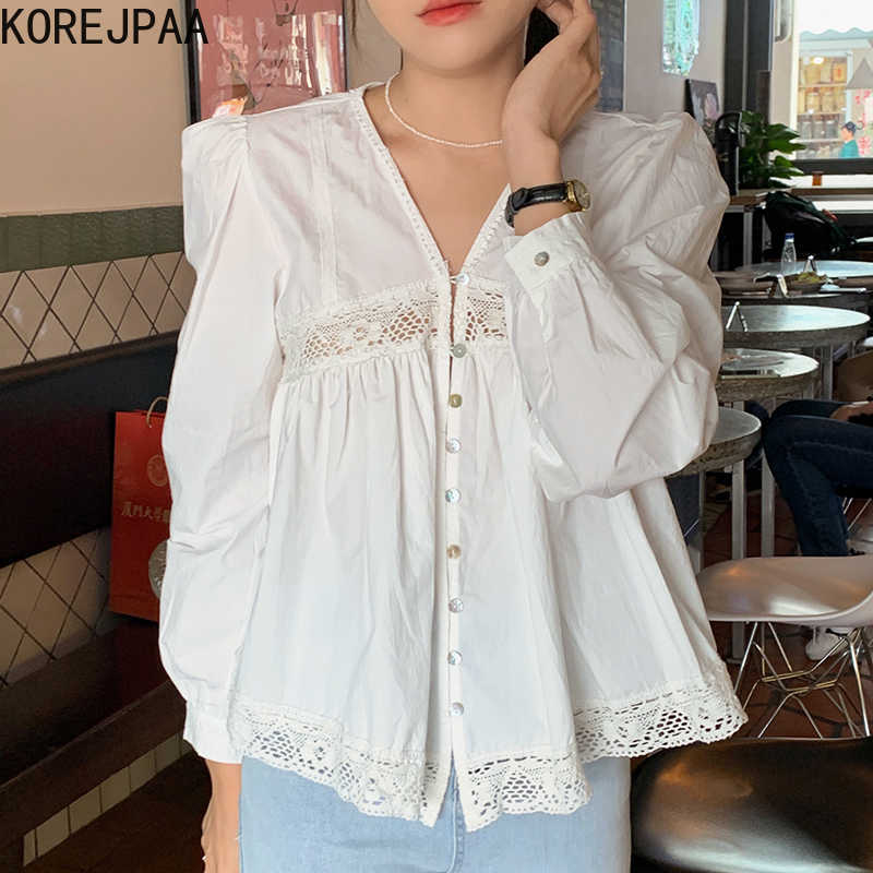 Korejpaa Women Shirt Summer Korean Chic Girls Gentle V-Neck Single-Breasted Stitching Hollow Design Puff Sleeve Doll Blouse 210526, White
Korejpaa Women Shirt Summer Korean Chic Girls Gentle V-Neck Single-Breasted Stitching Hollow Design Puff Sleeve Doll Blouse 210526, White
