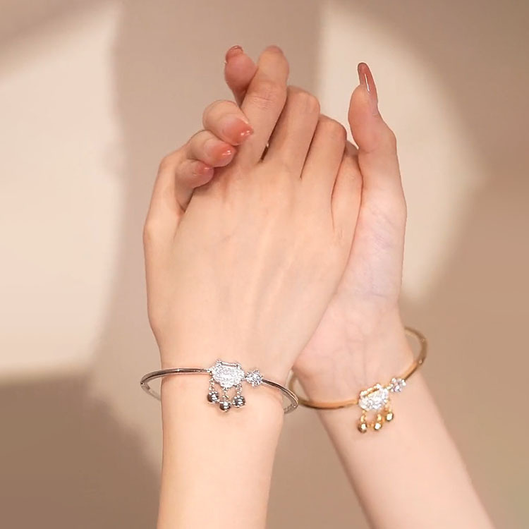 Antique safe lock Bracelet female step by exquisite light luxury senior long life bell lady, Black
Antique safe lock Bracelet female step by exquisite light luxury senior long life bell lady, Black