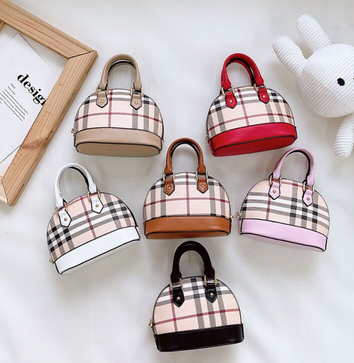Children Mini shell handbag western style girl princess chain cross body bag zero purse, Black
Children Mini shell handbag western style girl princess chain cross body bag zero purse, Black