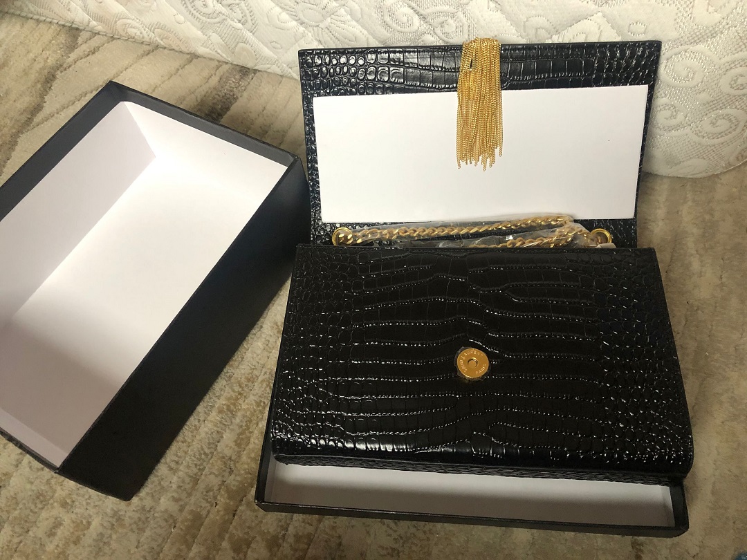 2021 Good quality The Fashion Women Bags single shoulder his parcel tassel mini hand bag Crocodile pattern chain handbag come with box handbags, Make up the difference 
2021 Good quality The Fashion Women Bags single shoulder his parcel tassel mini hand bag Crocodile pattern chain handbag come with box handbags, Make up the difference