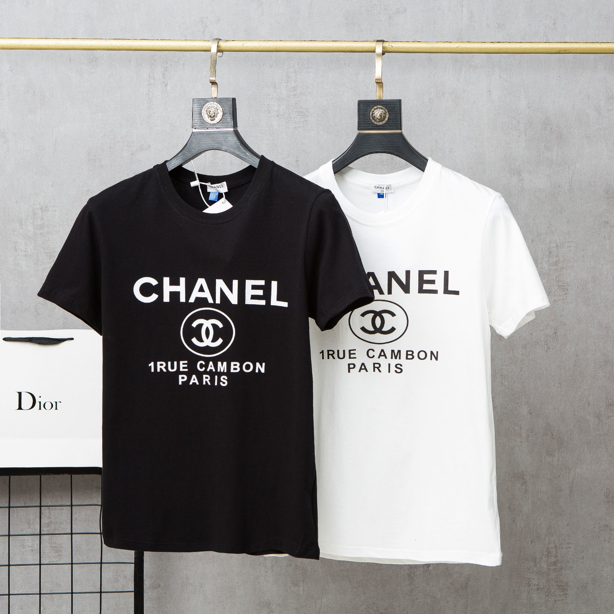 luxury brands vintage Men's Versatile T-Shirts paris Cl women designer short sleeve cotton tee top quality, White;black
luxury brands vintage Men's Versatile T-Shirts paris Cl women designer short sleeve cotton tee top quality, White;black